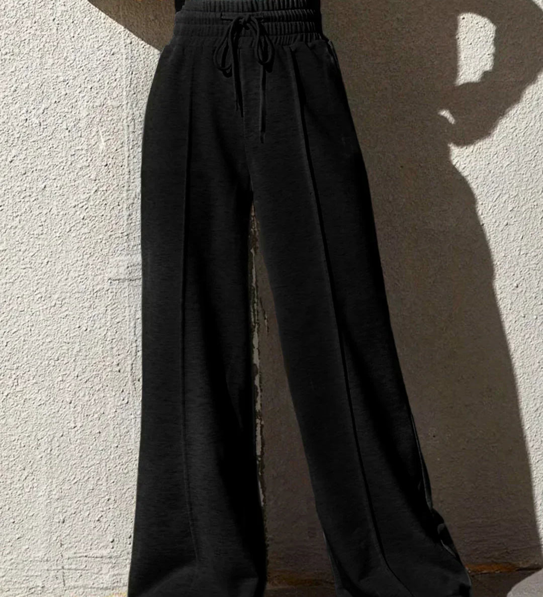 Široki, sproščeni in elegantni trenirki za sprehode po mestu
