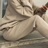 Set Casual Asortiman s Kapuco in Enotno Barvo